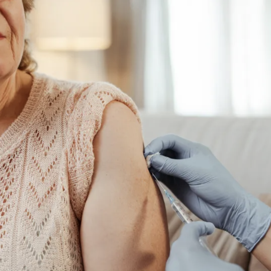 Ehpad : la vaccination bientôt obligatoire ?
